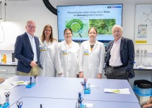 LH-Stellvertreter Dr. Stephan Pernkopf (links) und Dr. Michael Häupl, Präsident des WWTF, beim Rundgang durch die Laborräumlichkeiten des Science Center Niederösterreich im Haus der Digitalisierung und Tulln.
