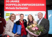 (v.l.n.r.) Landeshauptfrau Johanna Mikl-Leitner mit Michaela Dorfmeister, ihrer Tochter Lea und Landeshauptmann a. D. Erwin Pröll.