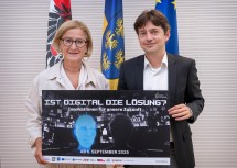 Landeshauptfrau Johanna Mikl-Leitner und Medienexperte Ferdinand Auhser.