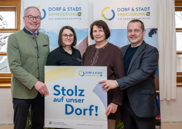 Präsentation der Schwerpunkte der NÖ Dorf- und Stadterneuerung 2026 im Dorhaus Gossam mit LH-Stv. Stephan Pernkopf, Elisabeth Eßbüchl, Obfrau des
<br />
Vereins für Dorferneuerung und Kulturinitiativen Gossam – Grimsing – Schallemmersdorf, Maria Forstner, Obfrau des Vereins NÖ Dorf- und Stadterneuerung, und Johannes Wischenbart,
<br />
Geschäftsführer der NÖ Dorf- und Stadterneuerung (v.l.n.r.)
<br />