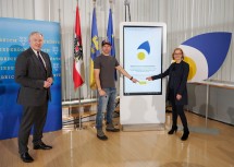 Landesrat Eichtinger, Testimonial Benjamin Karl und Landeshauptfrau Johanna Mikl-Leitner präsentierten den „NÖ Kompetenzkompass“.

