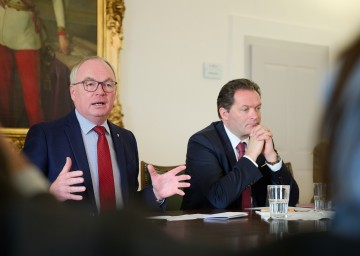 LH-Stellvertreter Stephan Pernkopf und Bundesminister Nobert Totschnig informierten über KI und Landwirtschaft