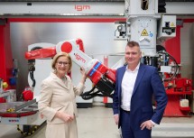Landeshauptfrau Johanna Mikl-Leitner und Finanzvorstand Dr. Johannes Franner igm robotersysteme AG.