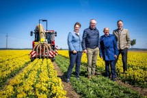 (v.l.) Andrea Wagner, Vizepräsidentin der Landwirtschaftskammer NÖ, LH-Stellvertreter Stephan Pernkopf, Bionorica-CEO Michael Popp und Waldland-Geschäftsführer Franz Tiefenbacher.