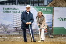 Landeshauptfrau Johanna Mikl-Leitner und Flughafen-Vorstand Günther Ofner beim Spatenstich für den neuen Office Park 4 NEXT.