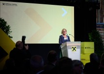 „Raiffeisen ist seit 140 Jahren internationaler Player und starker Partner für die Entwicklung Niederösterreichs“, sagte Landeshauptfrau Johanna Mikl-Leitner in ihrer Festrede.